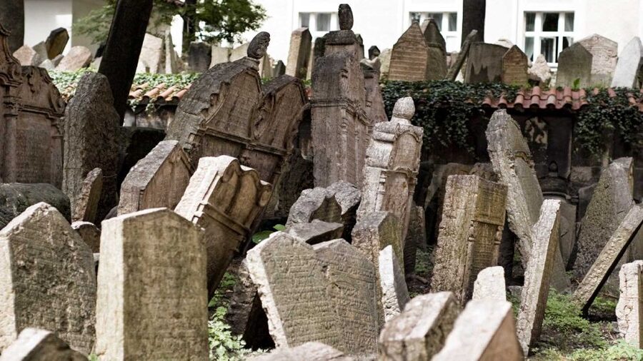 Prague: Synagogues and Jewish Quarter Private Walking Tour - Should you book the Prague synagogues and Jewish Quarter private tour?