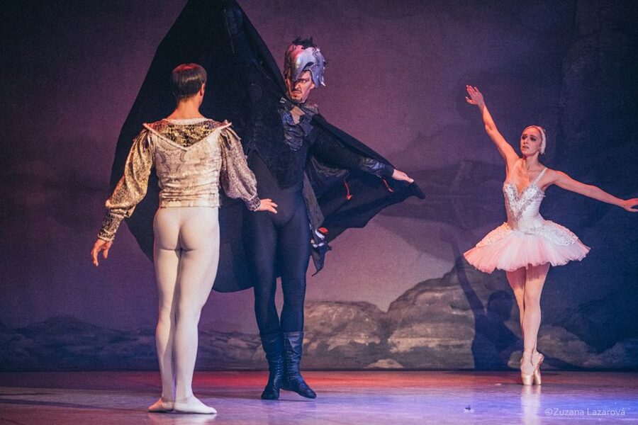 Prague: The Best of Swan Lake Ballet Tickets - The Rhythm of the Evening: Timing, Intermission, and Pace