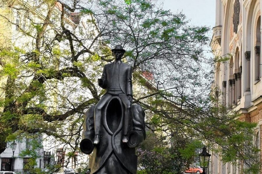 Prague Through the Eyes of Franz Kafka 2.5-Hour Tour - Salons, synagogues, and the literary imagination behind the architecture