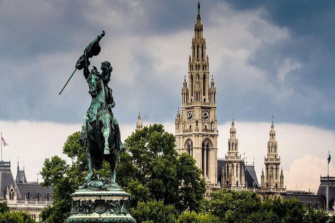 Prague–Vienna Car/Van (1–7 pax) via Lednice Chateau & Mikulov - From Prague to Vienna, but with two real stops