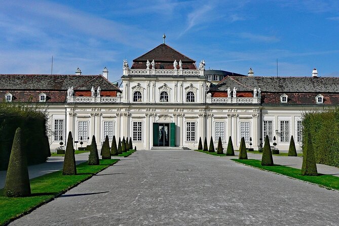 Prague–Vienna Car/Van (1–7 pax) via Lednice Chateau & Mikulov - The car, the comfort, and why Wi-Fi helps more than you think