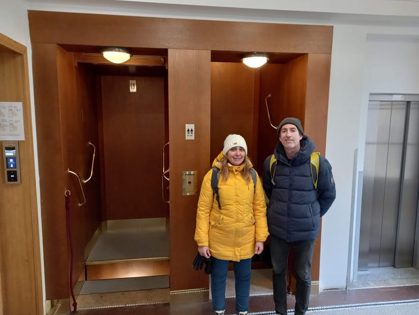 Prague : Visite insolite avec un guide journaliste français - National Theatre to Old Town Square: from landmark to orientation