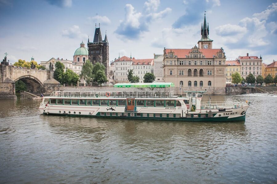 Prague: Vltava River Evening Dinner Cruise - Key Things I’d Pay Attention To