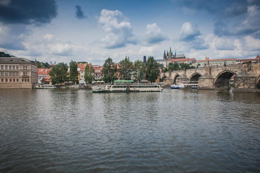 Prague: Vltava River Evening Dinner Cruise - Charles Bridge at Night: When the Photos Look Like the Real Thing