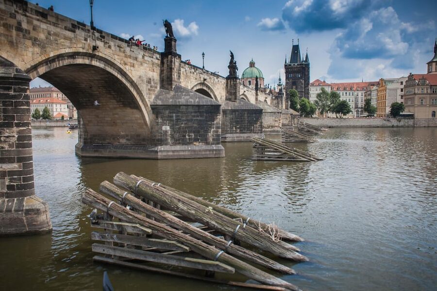 Prague: Vltava River Evening Dinner Cruise - Old Town and Prague Castle From the Water, Not the Sidewalk