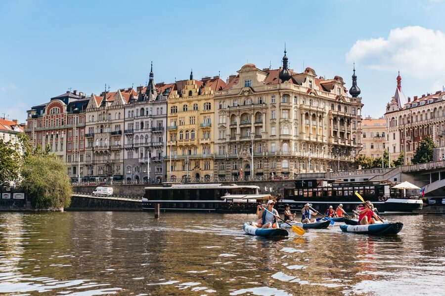 Prague: Vltava River Guided Canoeing Tour - The 150 Minutes Plan, From Getting On the Water to the Last Photo