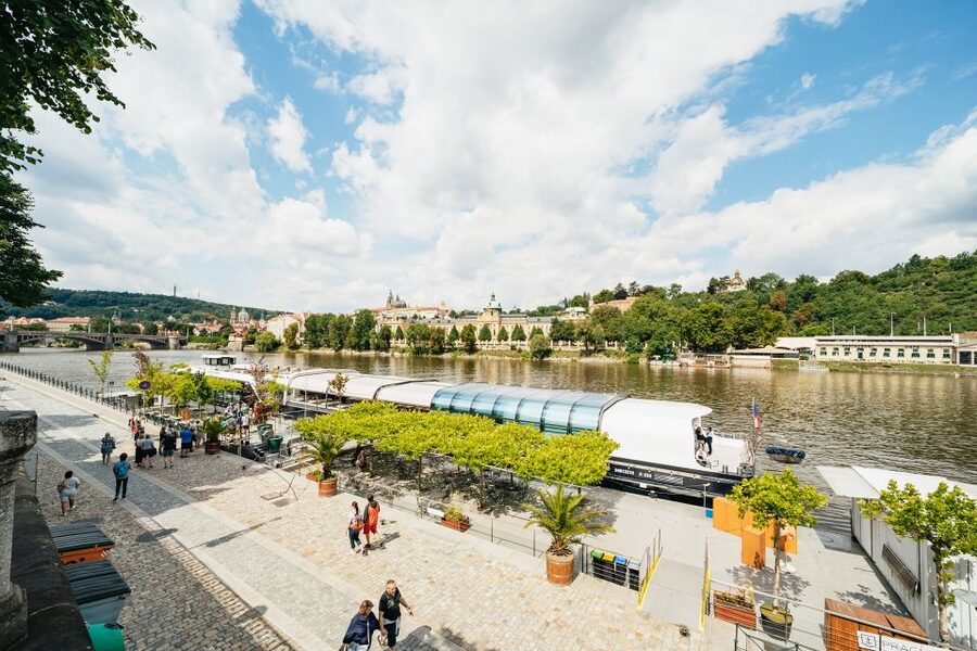 Prague: Vltava River Lunch Cruise in an Open-Top Glass Boat - Why this Vltava lunch cruise is such an easy win