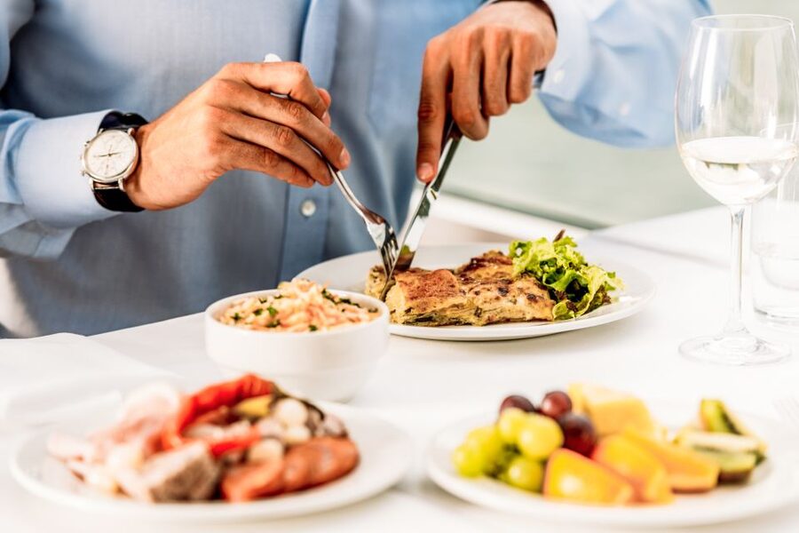 Prague: Vltava River Night Cruise with Buffet - Deluxe Buffet Dinner on Board: What You Actually Eat