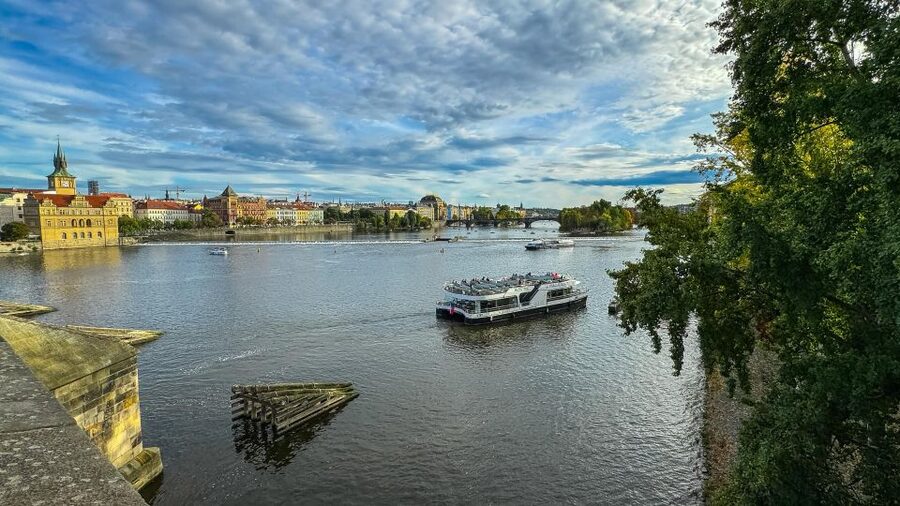 Prague: Vltava River Sightseeing Cruise - What You See: Charles Bridge Statues and Prague Castle From the Water