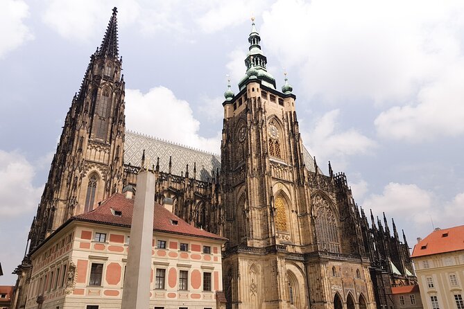 Prague Walking Tour with River Boat Cruise and Lunch - 6 hours - Lunch back in Old Town: Czech food, one drink, real relief