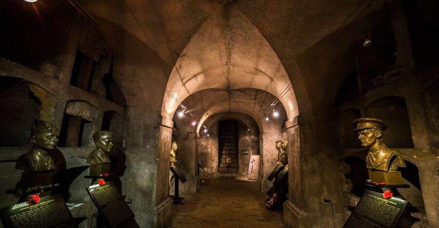 Prague: World War 2 and Operation Anthropoid Walking Tour - Meeting at Týnská 627/7: Find the Right Door Fast