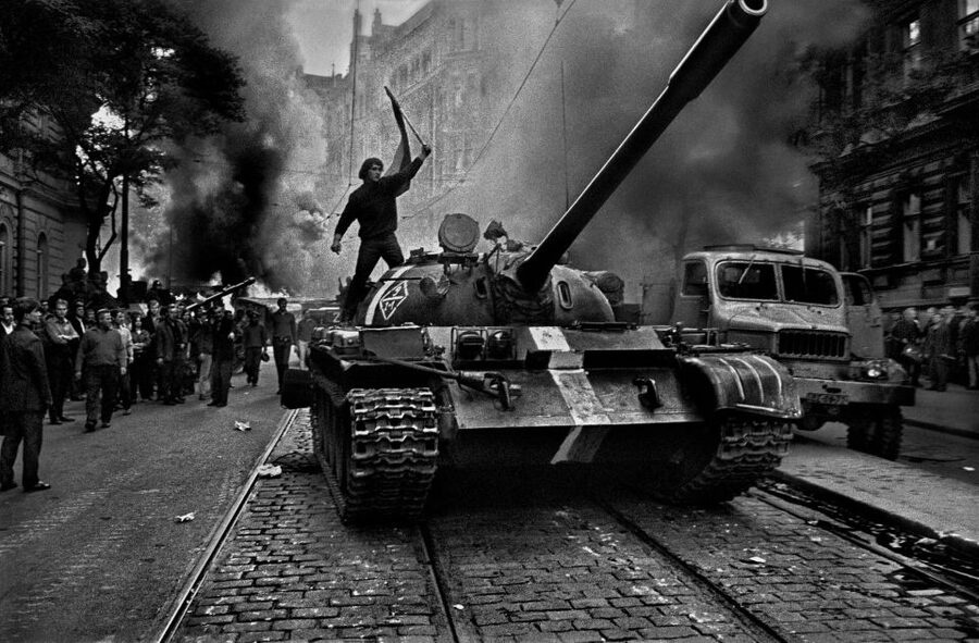 Prague: World War II and Communist History Tour - Municipal House, Jewish Quarter, Dancing House, and Wenceslas Square