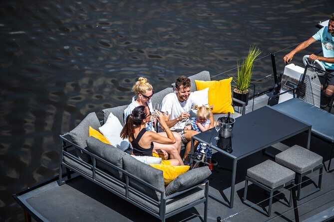 Prague YachtBoat CLASSIC cruise with Unlimited Beer or Prosecco - Quick hits before you board