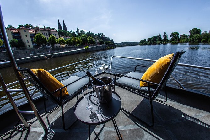 Prague YachtBoat CLASSIC cruise with Unlimited Beer or Prosecco - Value check: is $793.51 per group a good deal?