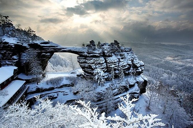 Pravcicka Gate & Bastei Bridge Winter National Park Tour from Prague - Stop 2: Pravcicka brana and Sokoli hnizdo for big winter viewpoints