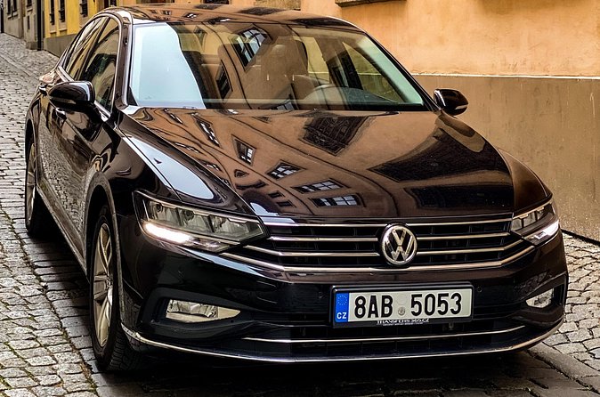 Private ARRIVAL Transfer by LIMOUSINE 3+1pax - The 30-Minute Ride to Prague, and Why That Timing Is Good