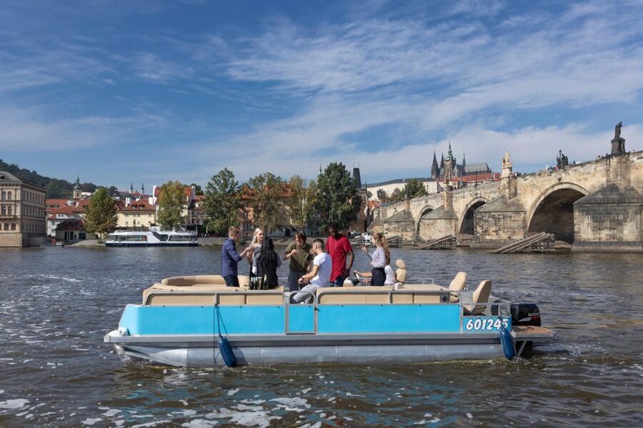 Private Boat Cruise With Unlimited Prosecco - The 1-hour route: Charles Bridge, National Theatre, and Kampa Island views