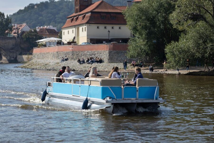 Private Boat Cruise With Unlimited Prosecco - Price and value: $412 per group up to 10, and why it can work