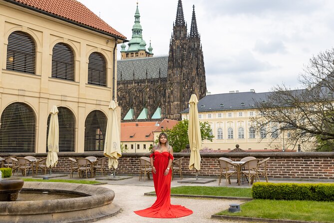 Private Photoshoot Tour in Prague - Stop 5, Malostranské náměstí: St. Nicholas Church and red trams