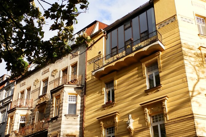 Private Prague Art Nouveau and Cubism Walking Tour - Praha Hlavní Nádraží to Senovážné Náměstí: Start with the architecture lesson