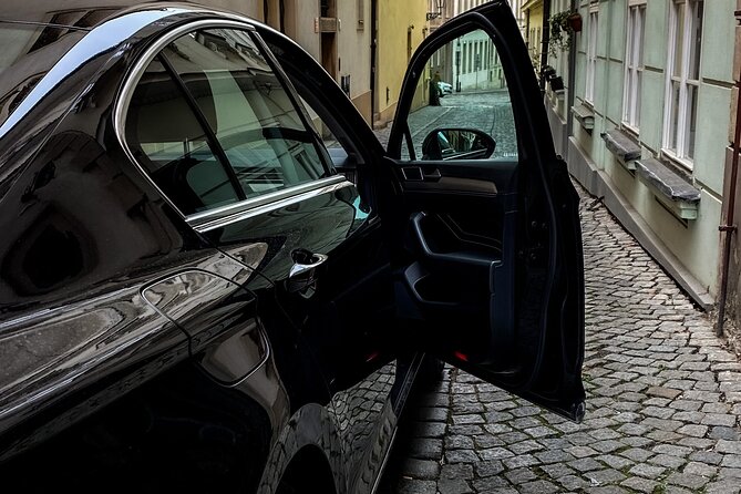 Private ROUND-TRIP (FROM and TO the AIRPORT) by LIMOUSINE 3+1pax - Price and Vehicle Reality for 3+1 Pax