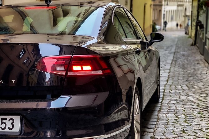 Private ROUND-TRIP (FROM and TO the AIRPORT) by LIMOUSINE 3+1pax - Inside the Car: Comfort, Cleanliness, and Small Comforts