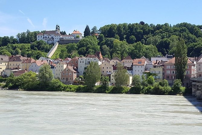 Private Transfer Prague to Passau or Passau to Prague with stop in Cesky Krumlov - Key reasons this transfer works