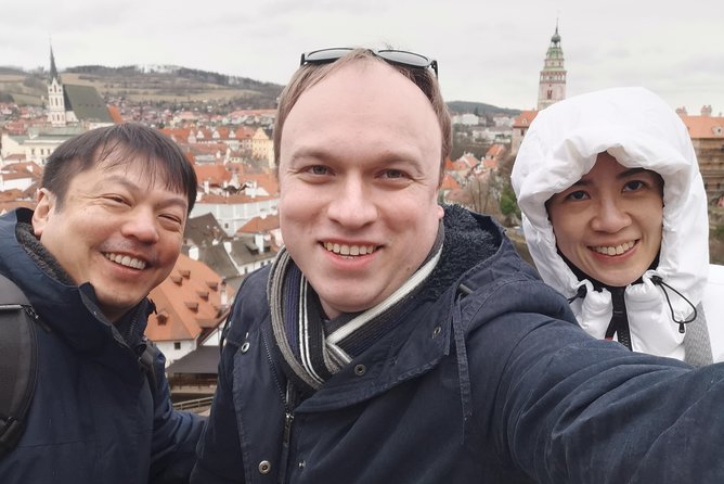 Private UNESCO Český Krumlov Trip from Prague with Local Guide - Latran Houses: Winding Streets, Artisan Shops, and Brewery Flavor