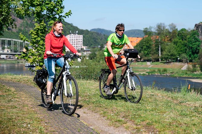 Rafting from Děčín to Bad Schandau and back on bikes - Arriving at Bad Schandau: the handover by ferry and station