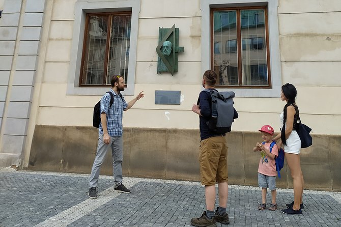 Rent-a-Friend in Prague - Charles Bridge: free time with a local sense of pacing