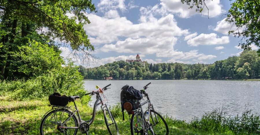 Self-Guided Bike Tour to Unetice Brewery - Şárka Valley to Únětice: where the day turns from scenic to satisfying