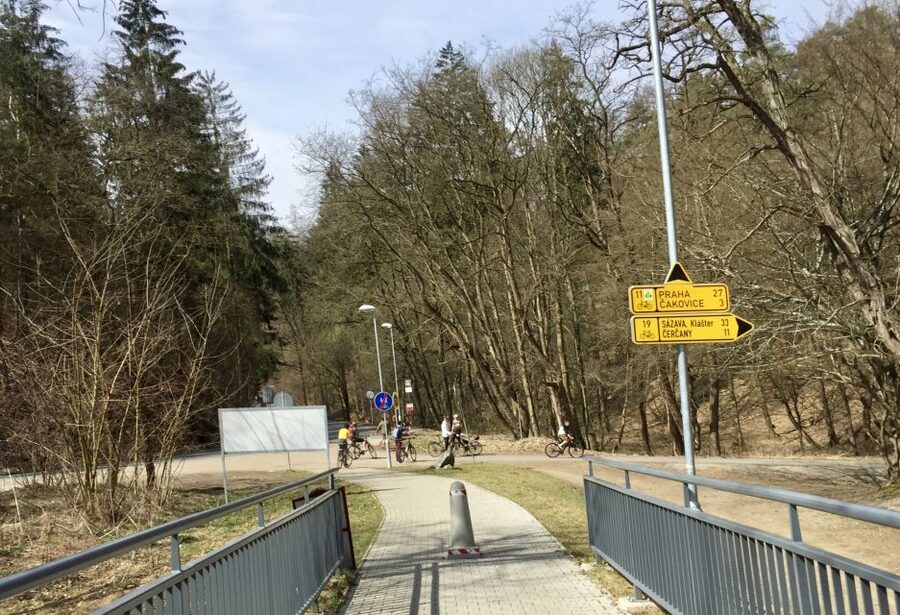 Self-Guided Bike Tour to Unetice Brewery - Únětice Brewery lunch: local Czech food and beer without the tourist script