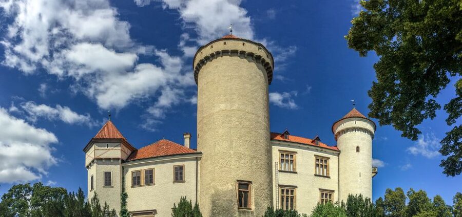 Self-Guided Bike Tour to Unetice Brewery - Troja, Holešovice, and the Dresden-Prague bike path ride back
