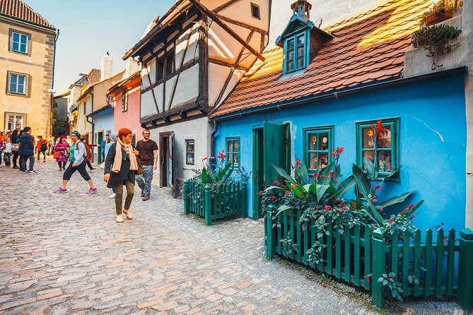 Skip the line: Prague Castle Interiors Tour with Local Guide - Guide quality makes the difference, and it shows