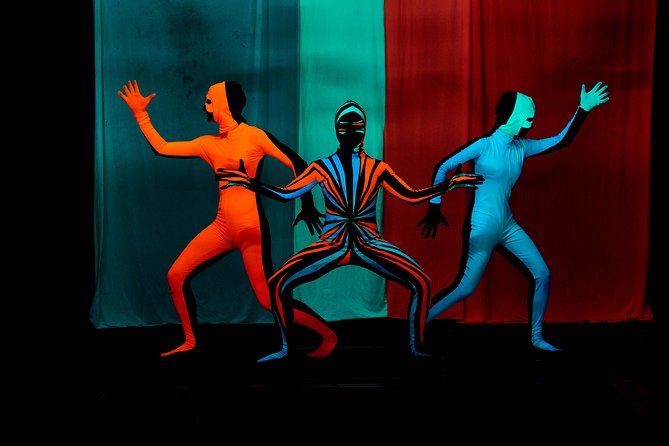 Skip the Line: WOW Show Black Light Theater in Prague Ticket - What happens in the story, and how to follow it without words