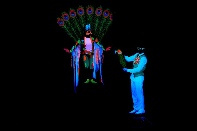 Skip the Line: WOW Show Black Light Theater in Prague Ticket - The real showstoppers: rain, snow, spiders, and fluorescent balloons