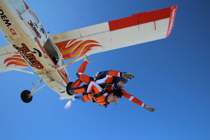 Tandem Skydiving in Prague - Tandem Jump with transfers! - Who this Prague tandem parachute jump is best for