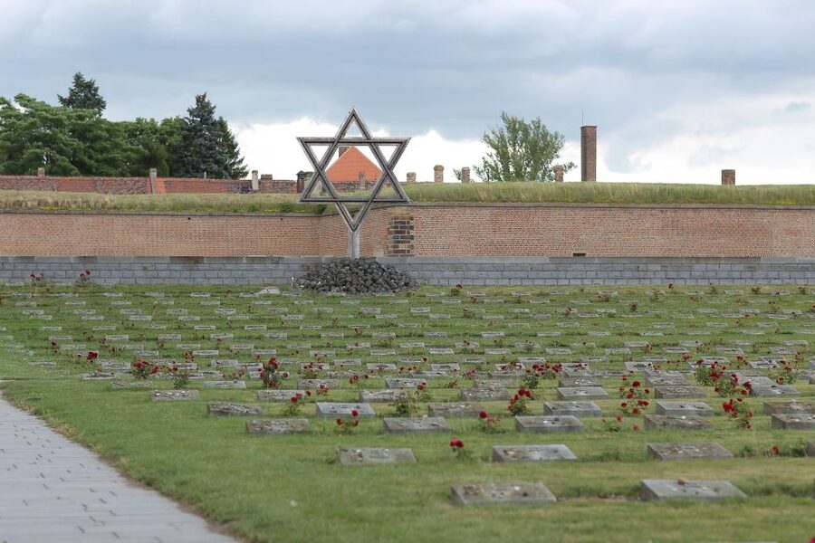 Terezin: Guided Tour of the Concentration Camp and Museum - Crematorium and Jewish cemetery: why these stops matter