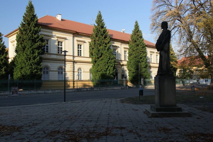 Terezin Memorial: Entry Ticket Combo w. Guided Walking Tour - Price and value: what you get for $18