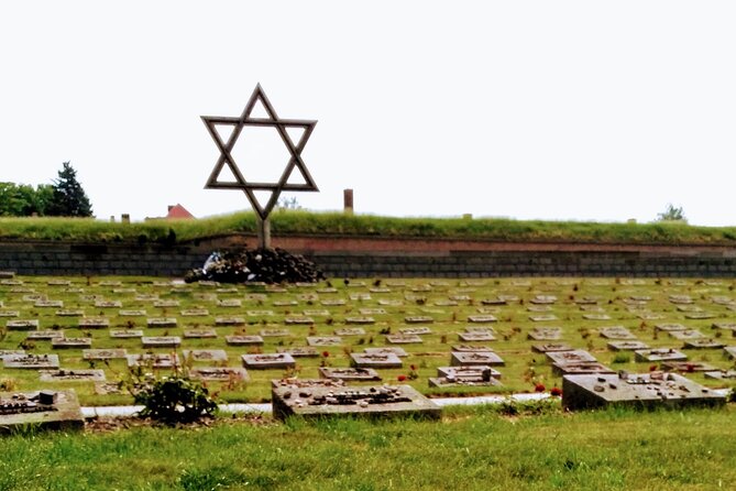 Terezin: Private Half-Day Tour from Prague - Entering Hlavni Pevnost: the walls most groups miss
