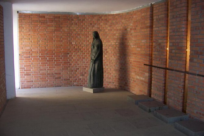 Terezin Tour Including Admission Ticket and Transfer & Audio - Audio guide on your phone, plus why headphones matter