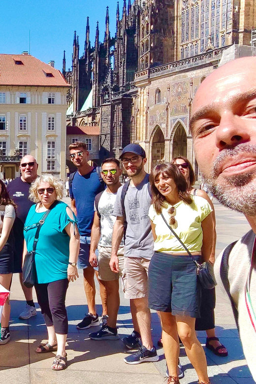Tour of Prague Castle in italian language ticket included - Meeting at the Second Courtyard, Kohl Fountain