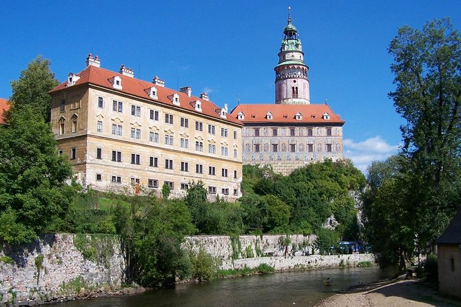 Trip to Cesky Krumlov from Prague - Getting there from the Prague meeting point, and how the day flows