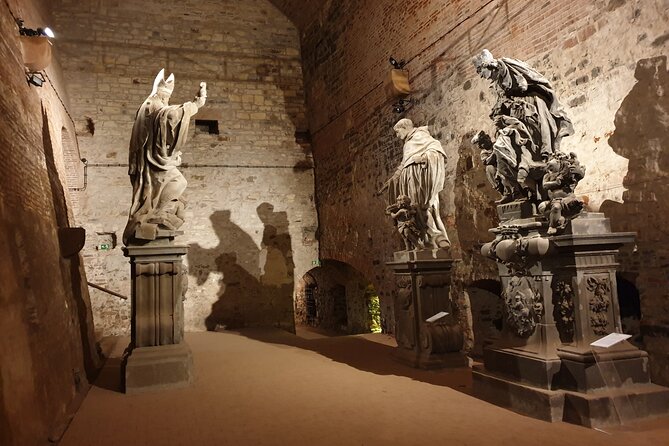 Vyšehrad Castle: Casemates and Gorlice - Cemetery of Czech icons: history you can read by name